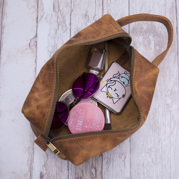 SOLD OUT • L  Premium Leather Dopp Kit Makeup Bag - Picture 3 of 6